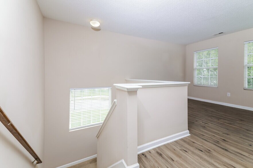 Building Photo - 1328 Marbank St
