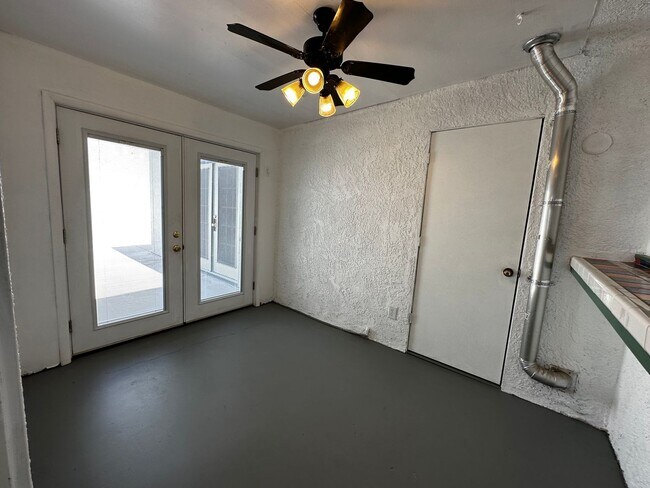 Building Photo - Furnished 3 Bedroom Condo across from Golf...