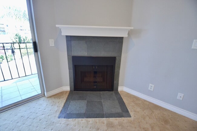 Building Photo - Spacious Bankers Hill 2/2 Condo! Walk to Balboa/Little Italy! 2 Parking Spots!