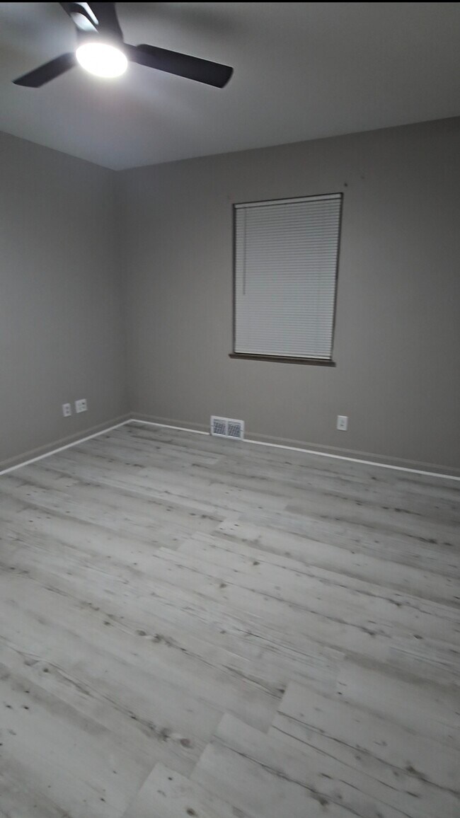 Building Photo - Mt Airy