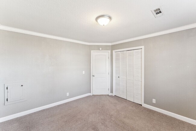 Building Photo - 13502 S Fern St