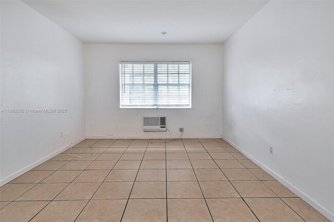 Building Photo - 318 Majorca Ave