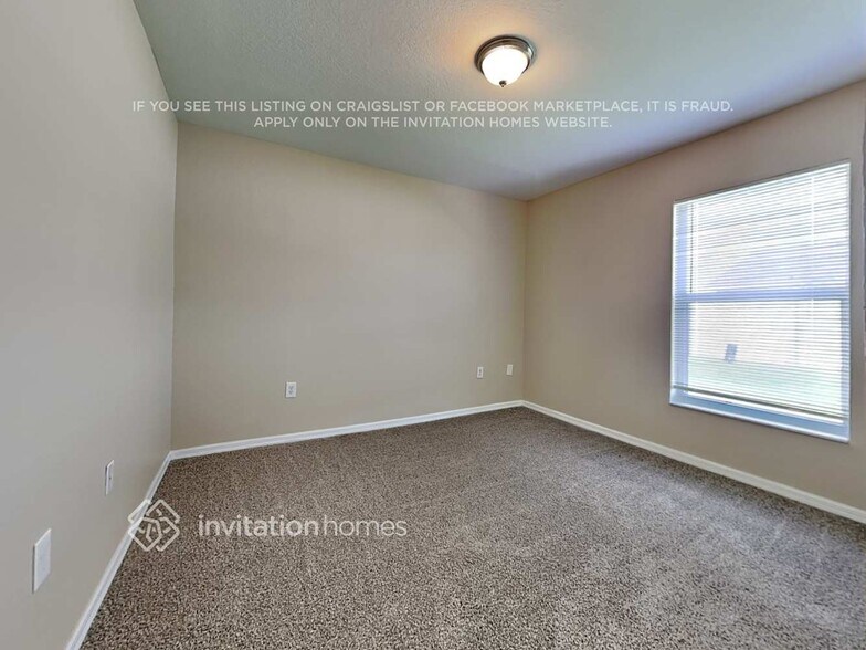 Building Photo - 3201 Thoroughbred Loop N