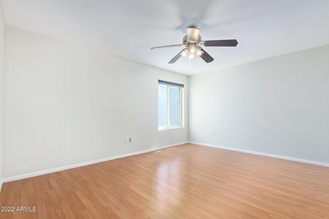 Building Photo - 1927 E Hampton Ave