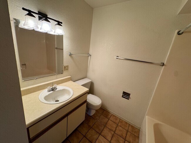 Building Photo - 2 bedroom one bath at Cedar Hills in Ozark...