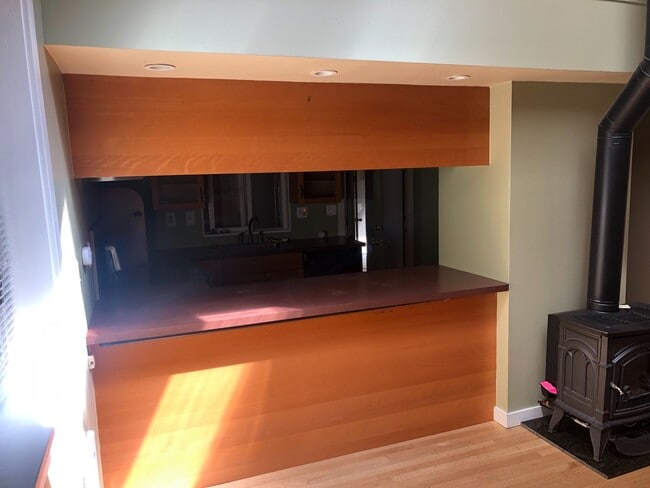 Building Photo - Maple Leaf, Two Bedroom, Woodsy Yard