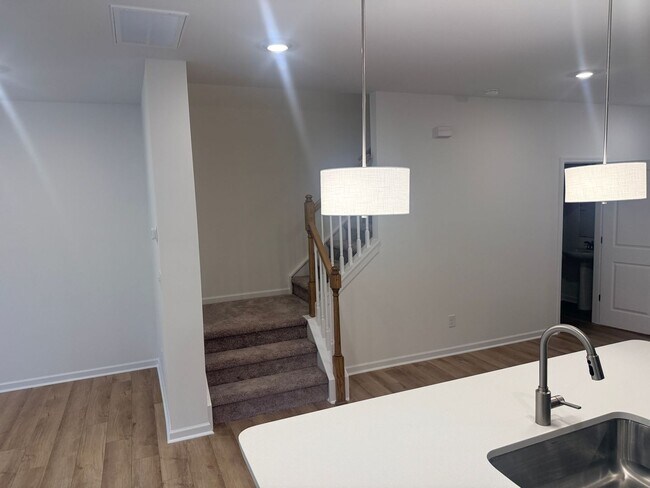 Building Photo - Brand New Townhome in Highland Creek Area!