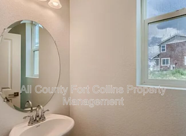 Building Photo - 5926 Flying Mallard Dr