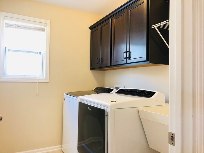 Building Photo - Immaculate 5bd 3bd Berewick home with many newly upgrades!