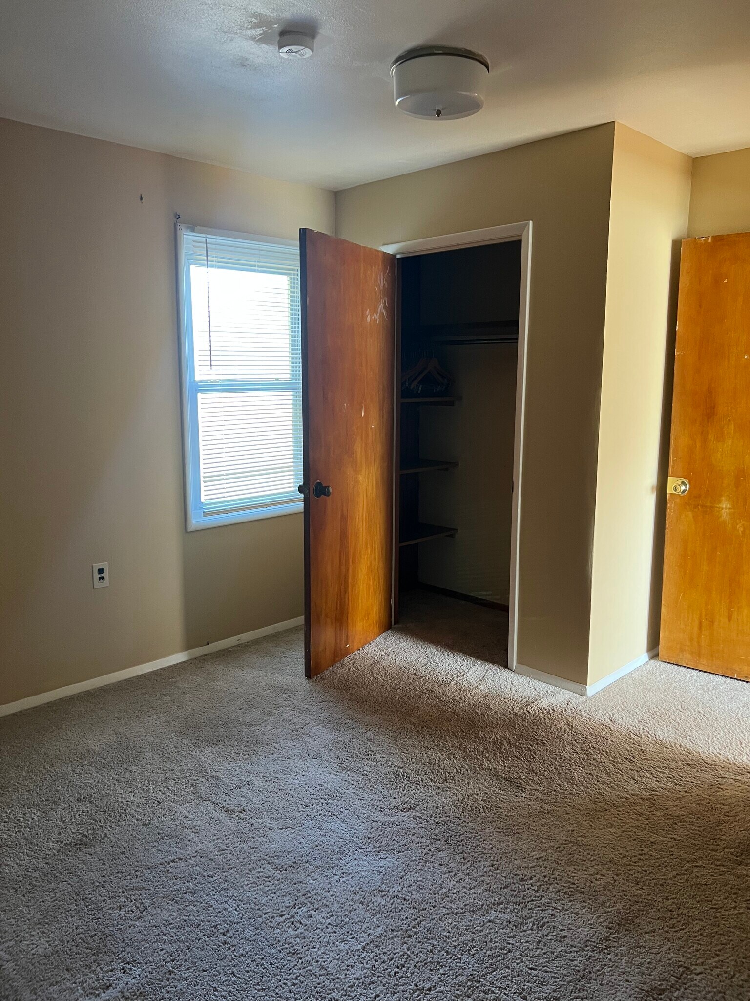 Bdrm - 1025 N Main St