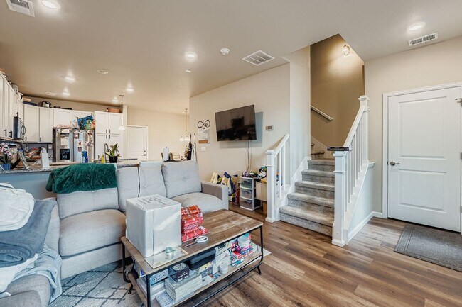 Building Photo - Beautiful two-story luxury townhome in highly sought after Belleview Place. 1/2 off 1st months rent!