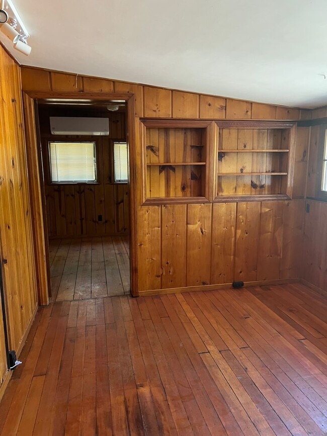 Building Photo - River Pines Home