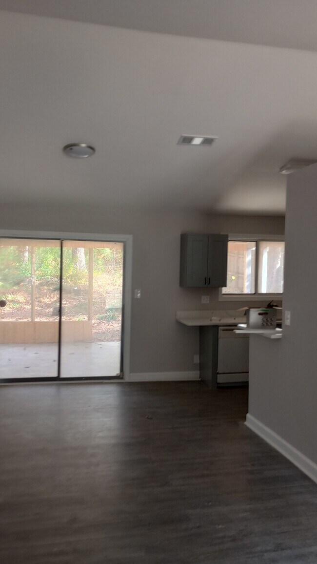 Building Photo - 679 Burnt Creek Dr NW