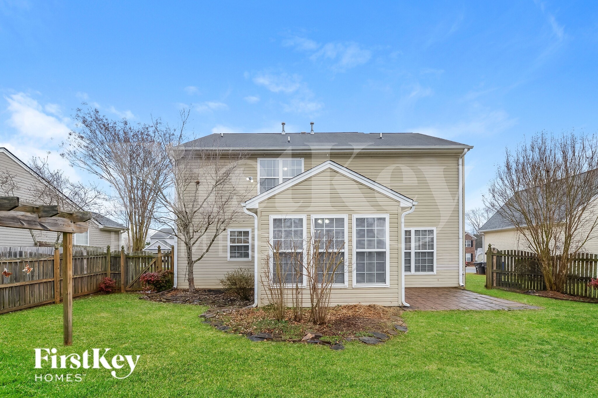Building Photo - 6052 Glen Way Dr