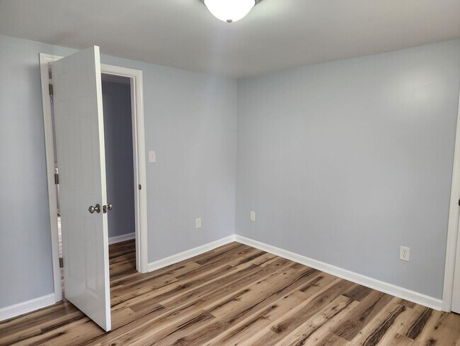 Building Photo - 3 bed 1 Bath Home Mount Airy