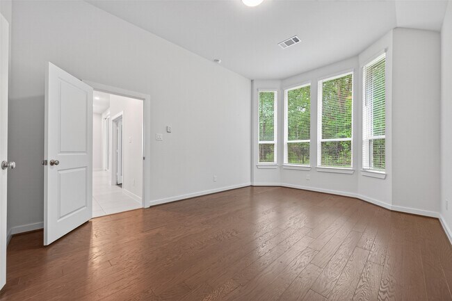 Building Photo - 212 Milas Cv