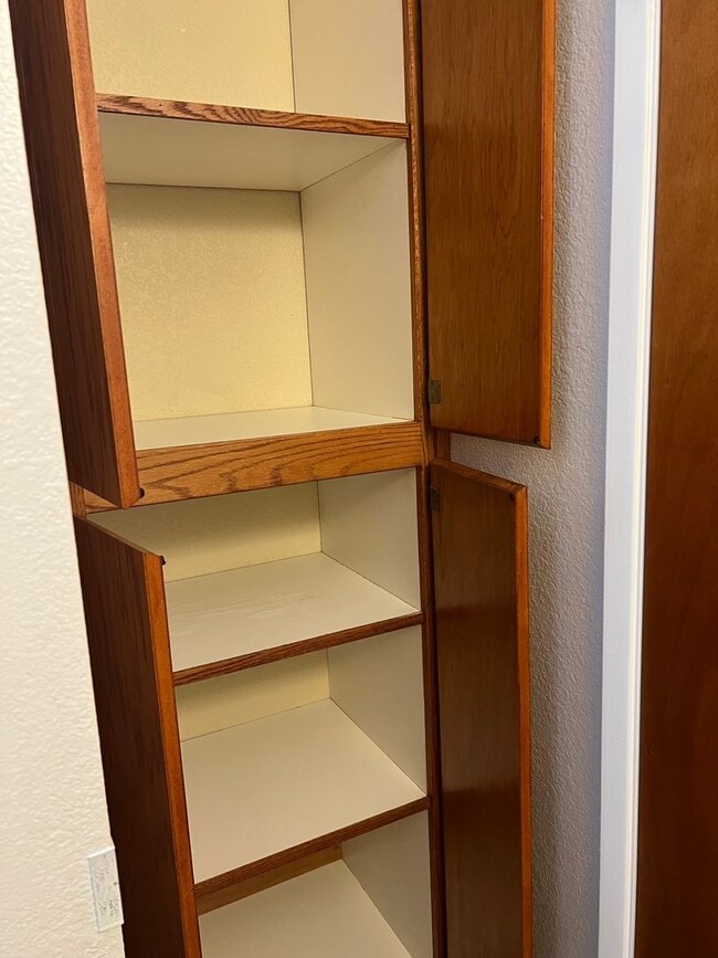 Building Photo - One Bedroom, One bath