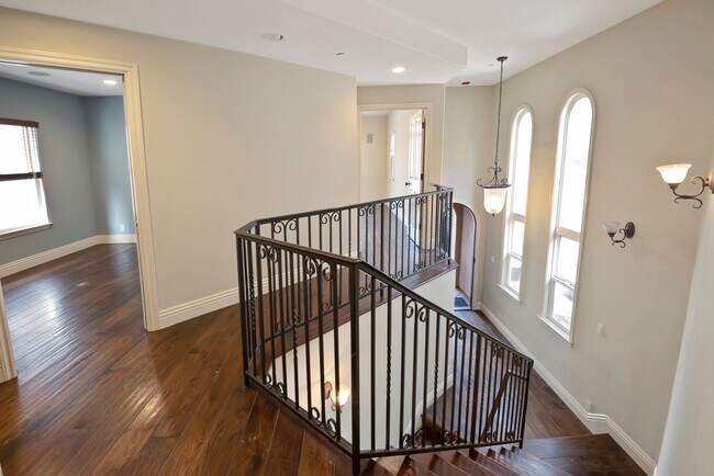 Building Photo - 620 13th St