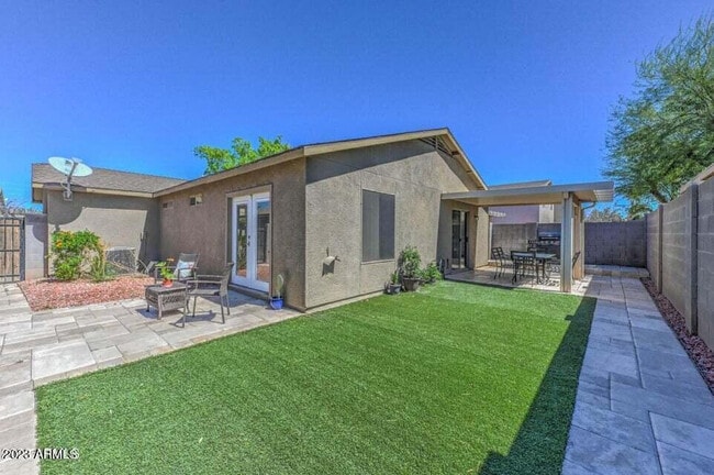 Building Photo - 2477 E Meadow Land Dr