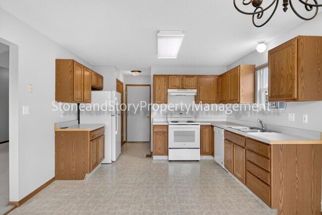Building Photo - 6926 SW 17th St
