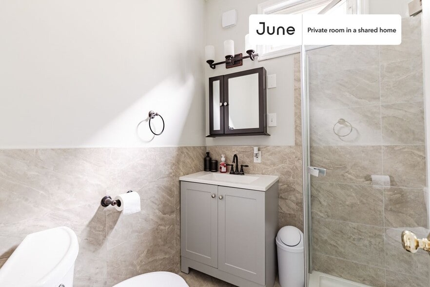 Building Photo - Room in Shared 3 bed/1 bath home