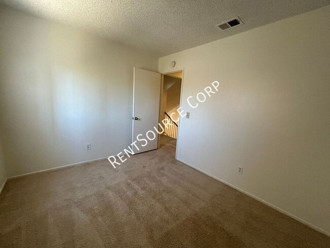 Building Photo - 1304 Kings Rd