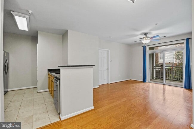 Building Photo - 801 S Greenbrier St