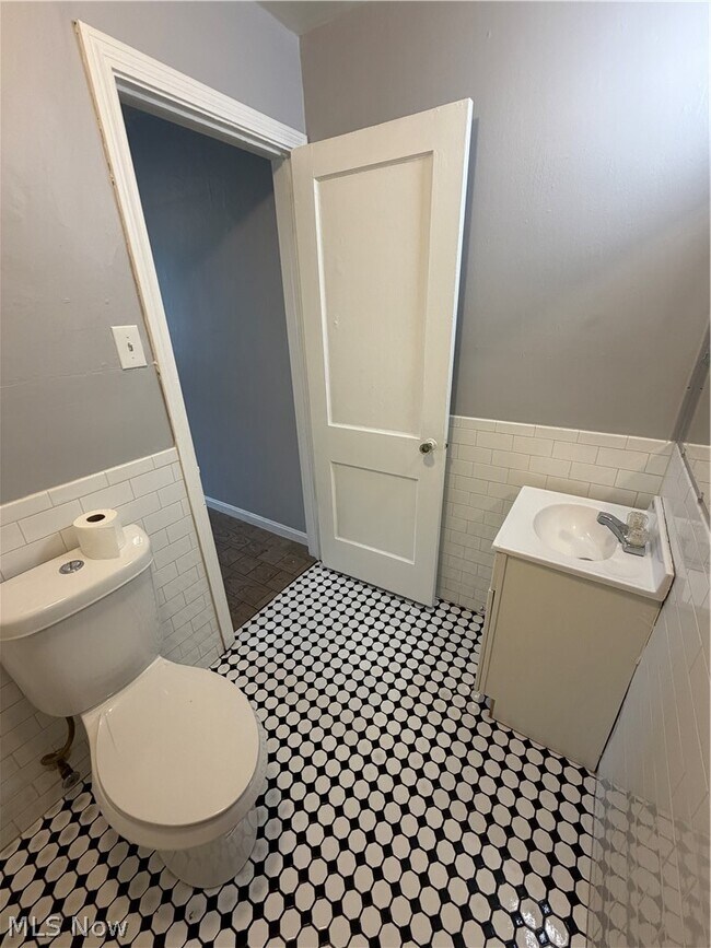 Building Photo - 310 Vine Ave