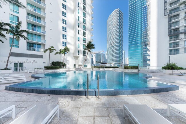Building Photo - 300 S Biscayne Blvd