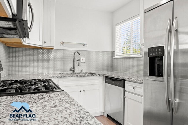 Building Photo - For Rent $2,280 - 2 bed, 1 bath