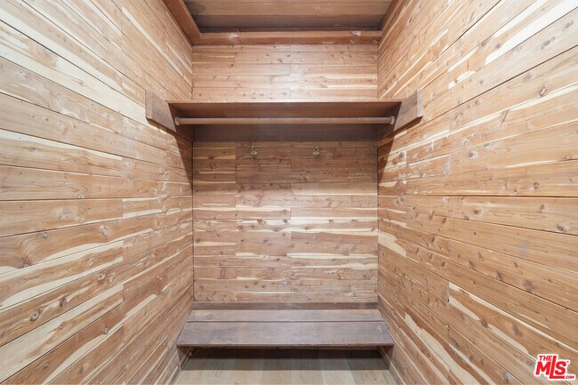 Building Photo - 8506 Oak Ct