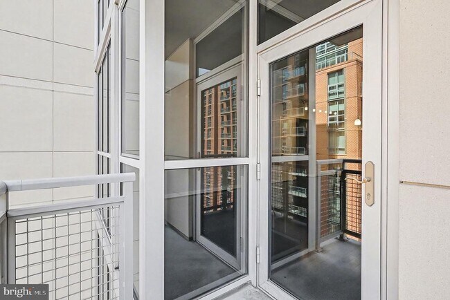 Building Photo - 1025 1st St SE