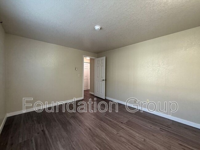 Building Photo - 938 N 100th St