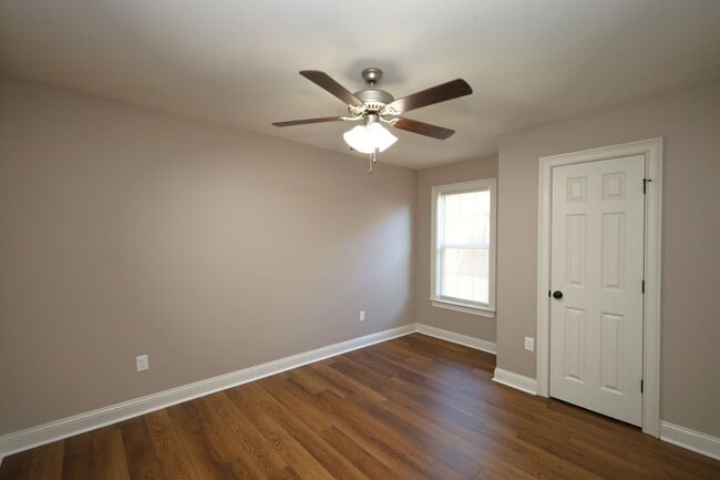 Building Photo - 3844 Coventry Dr