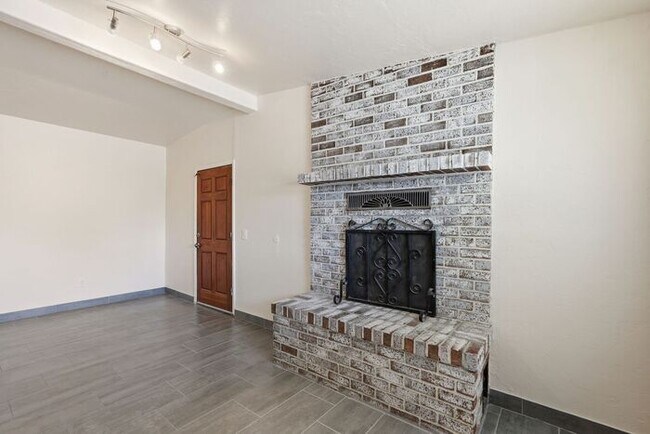 Building Photo - 4608 Fremont Ave
