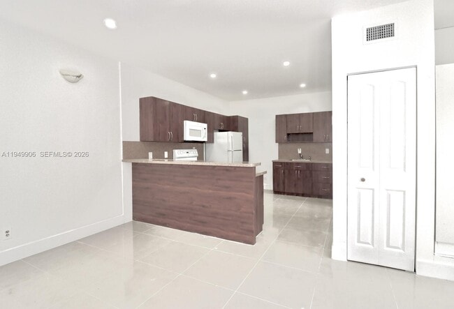 Building Photo - 2806 Taylor St