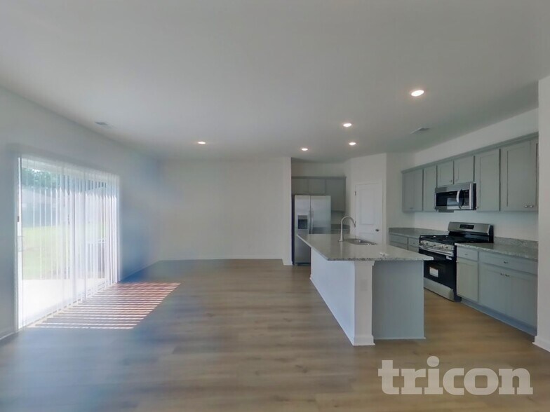 Building Photo - 1943 Logan Ln