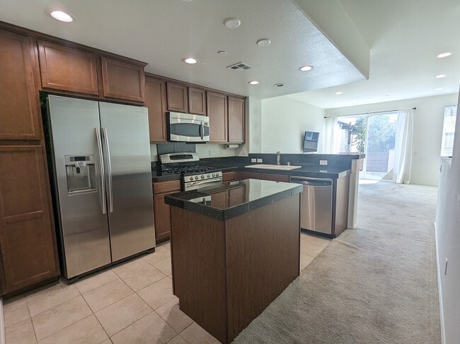 Building Photo - 952 Tarragon Ln