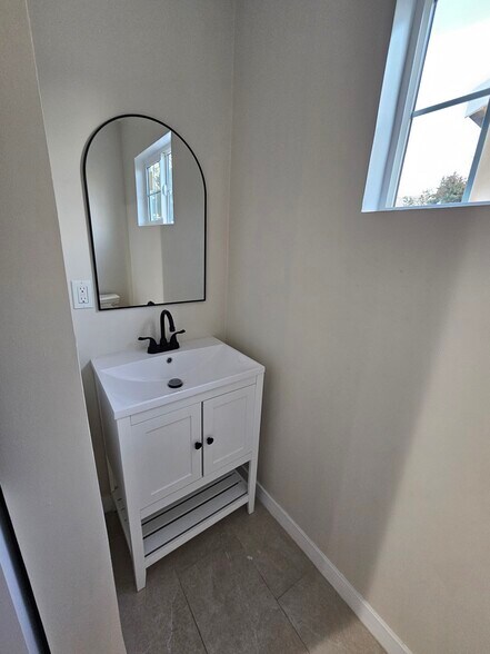 Building Photo - 225 Harding Ave