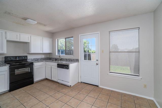 Building Photo - 3301 Aurora St