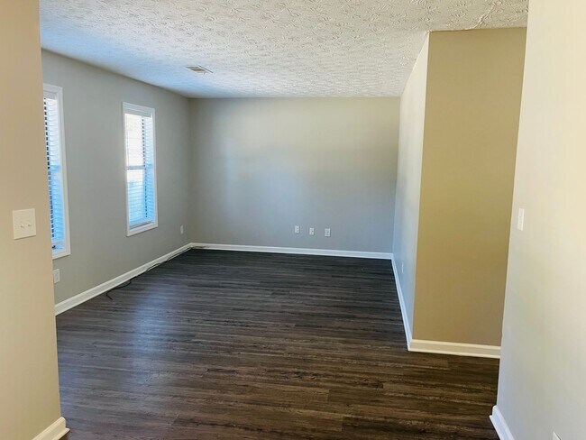 Building Photo - 120 Pine Terrace