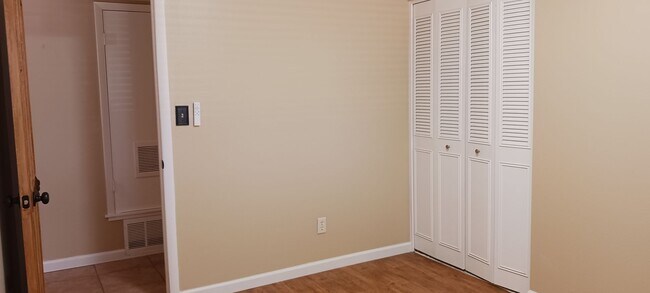 Building Photo - Beautifully Crafted 3 Bed 2 Bath Home in T...