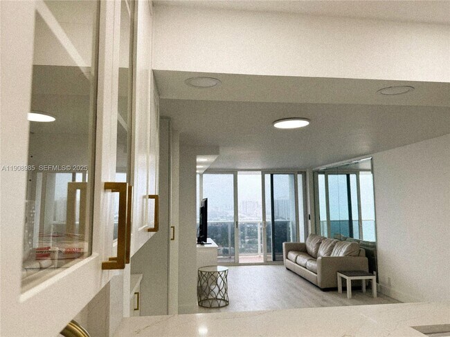 Building Photo - 3140 S Ocean Dr