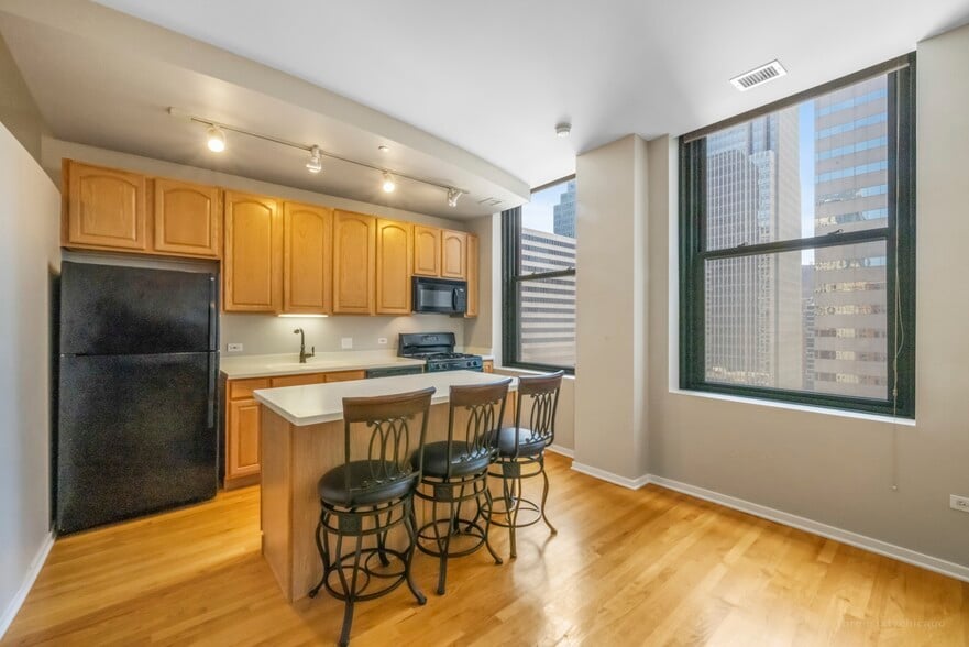 Primary Photo - 208 W Washington St
