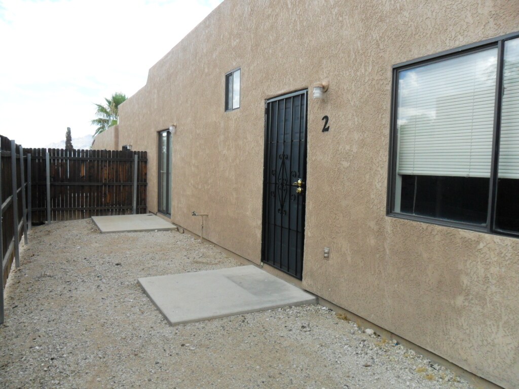 Building Photo - 1422 E Lee St