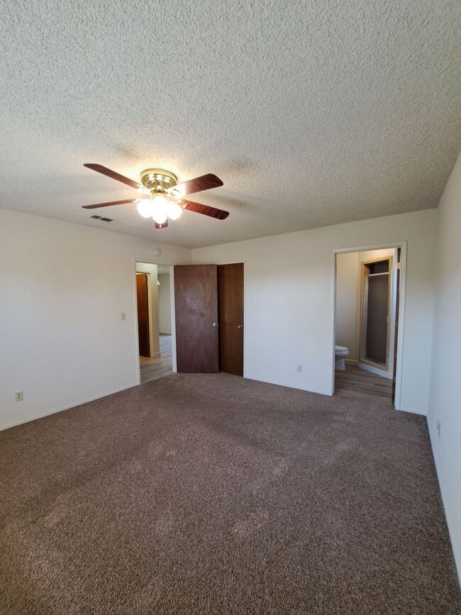 Building Photo - 4593 N Emerson Ave