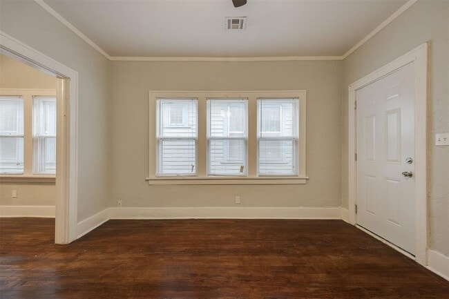 Building Photo - 2611 N Shartel Ave