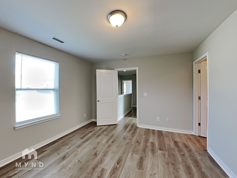 Building Photo - 105 Coddington Ln