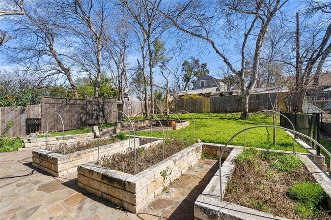 Building Photo - 2009 Alta Vista Ave