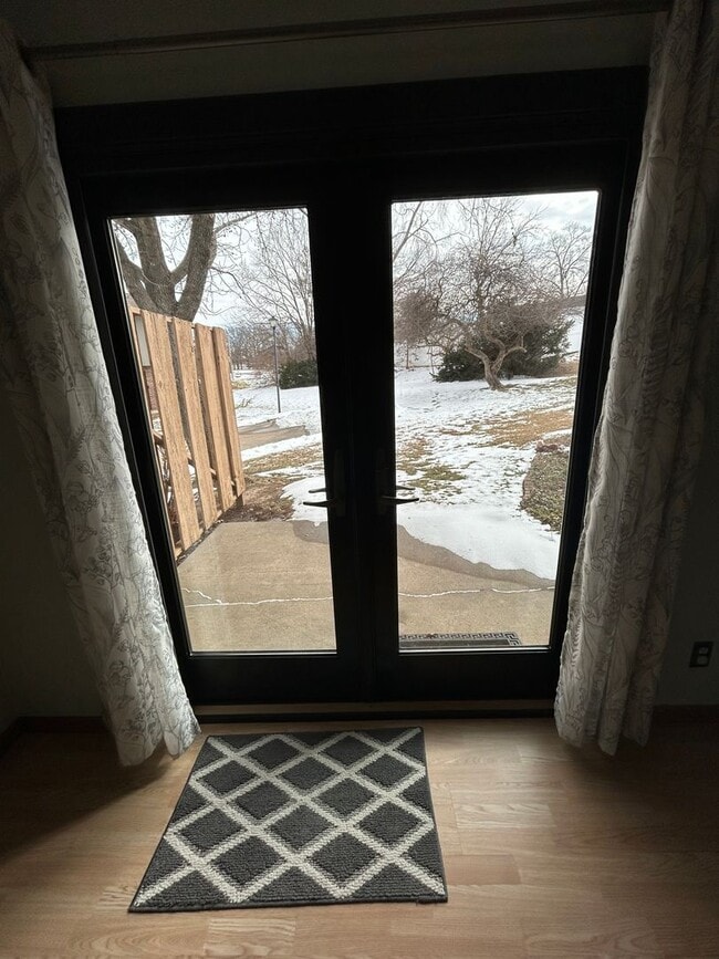 Building Photo - 2 bed/ 2 bath Condominium